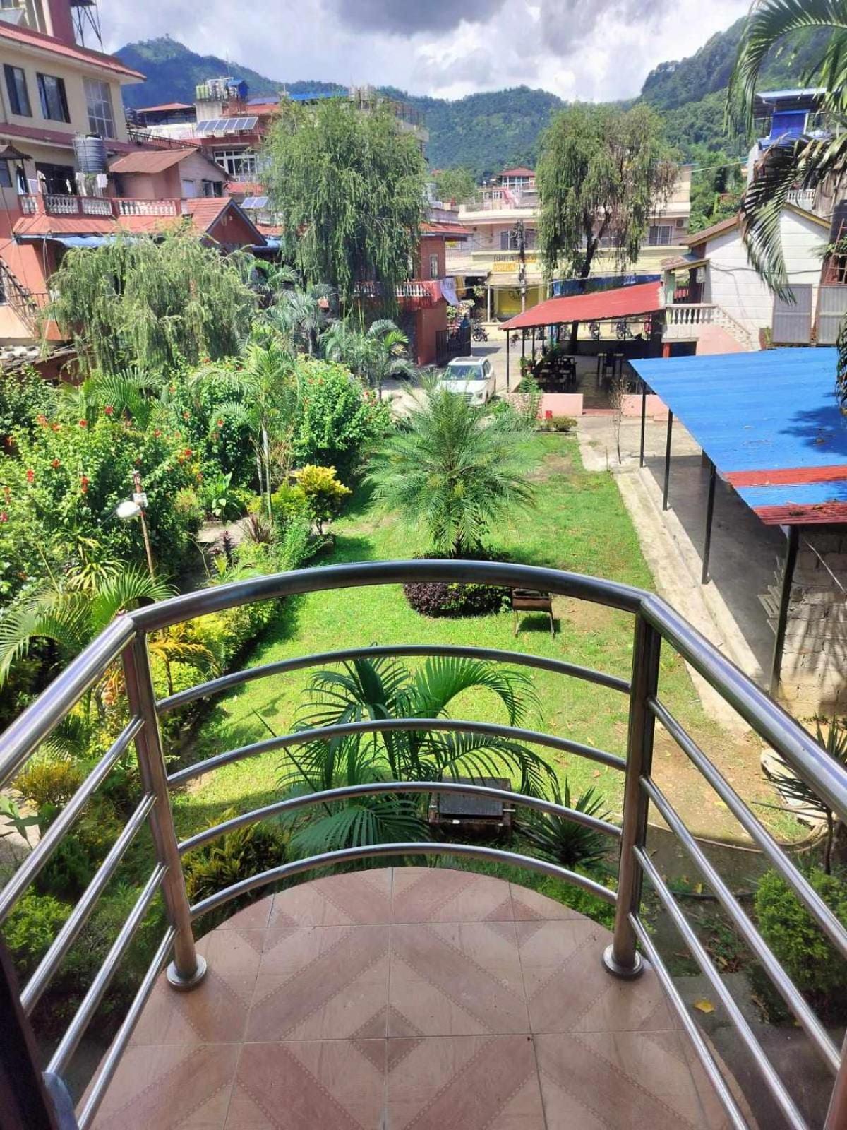 Hotel New Elia Pokhara Ngoại thất bức ảnh